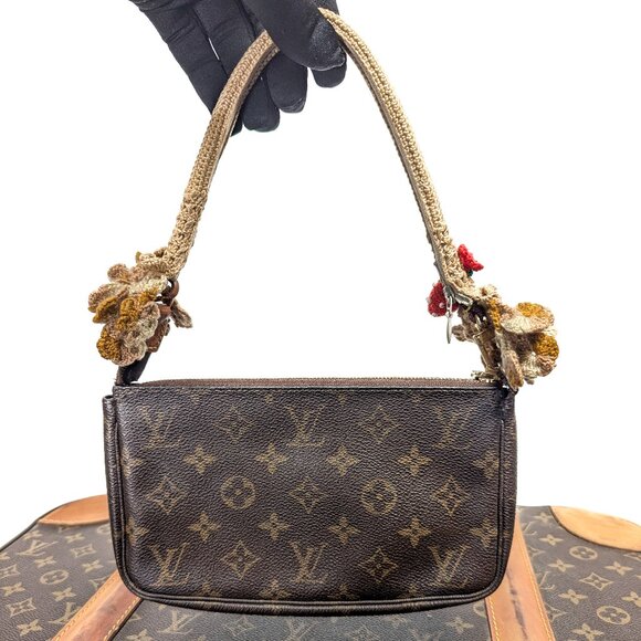 LOUIS VUITTON Pochette Accessoires Monogram Canvas Vintage - Picture 14 of 16
